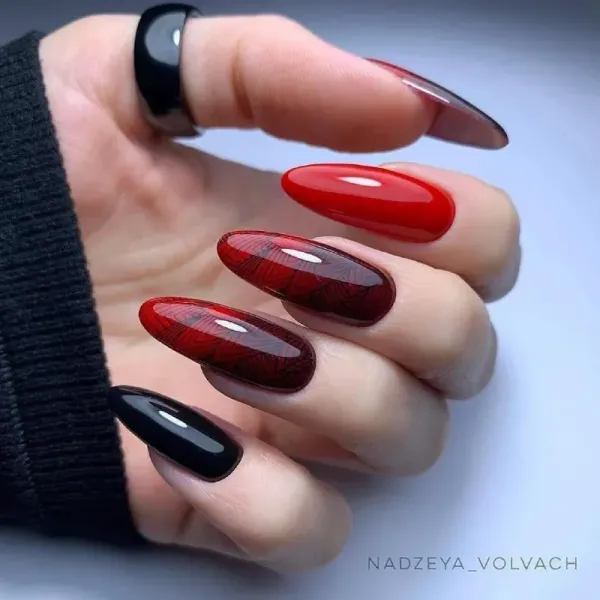 Червоно-чорний блискучий манікюр: Геометрія на мигдалеподібних нігтях