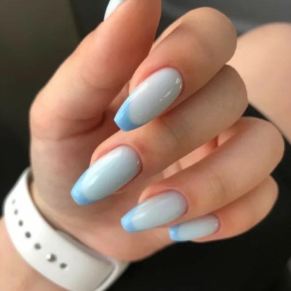 Біло-синій Французький Манікюр Труна: Мінімалізм Гель-лаком
