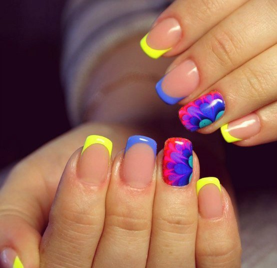 Яскравий жовтий френч з квітковим ручним розписом у синьо-рожевих тонах